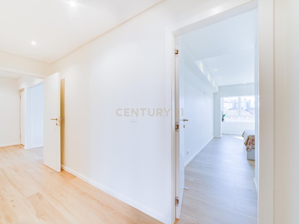 Luxuoso apartamento T4 em Lisboa com Vista e Acabamentos de Alta Qualidade - Image 27